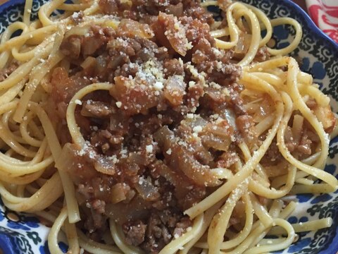 シンプルなミートソースパスタ